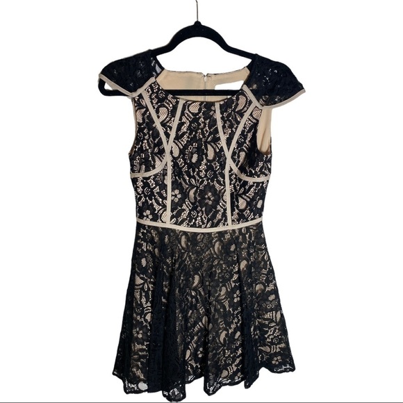 FINDERS KEEPERS AUSTRALIA STRETCH BLACK LACE "MR. JONES" PARTY DRESS - Picture 3 of 6